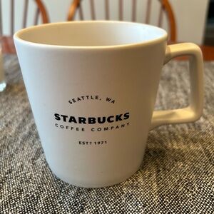 NWT 2018 Starbucks Oversized Mug